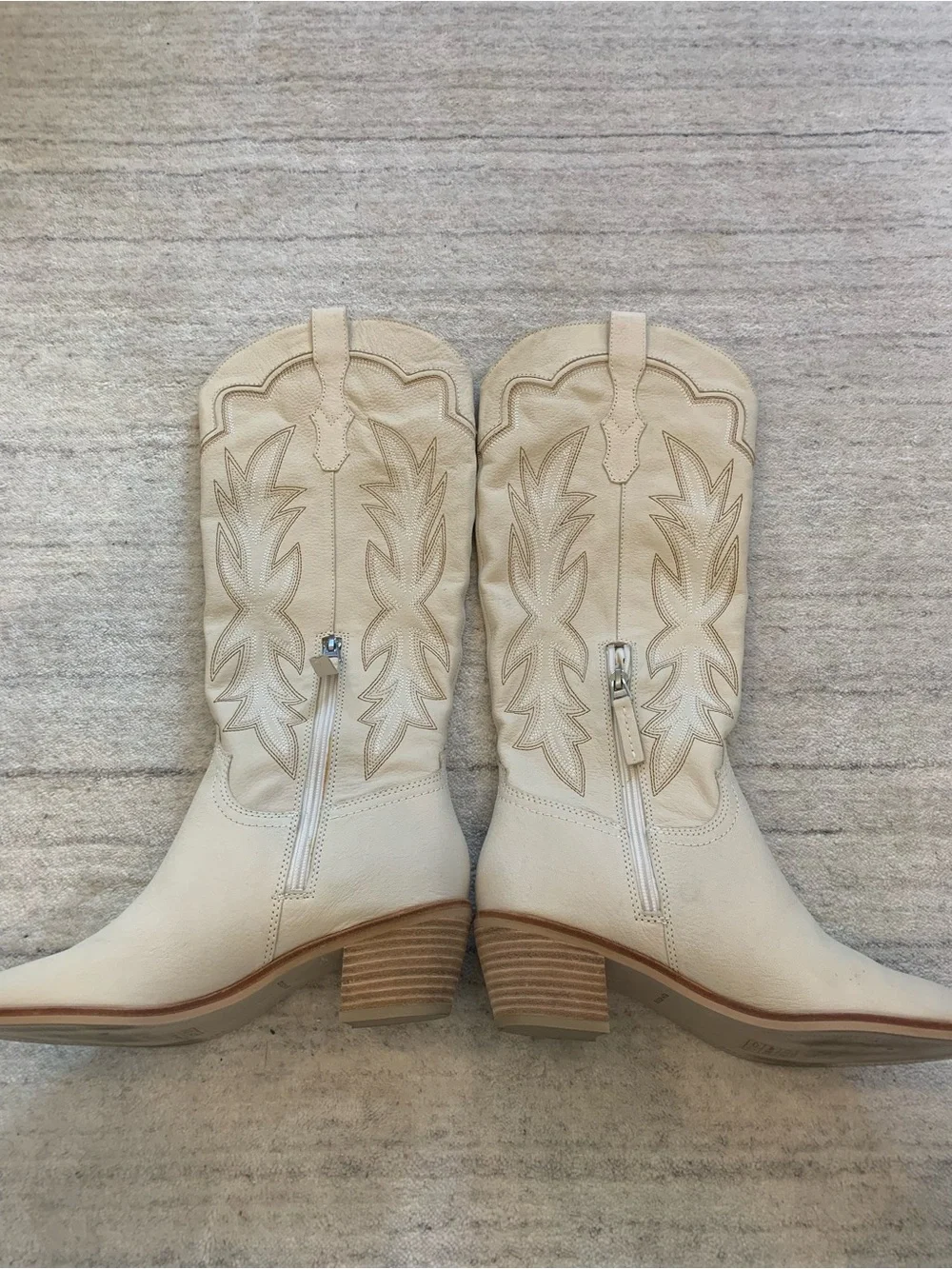 NWT—-Dolce Vita Cream embroidered Shiren boots in Sand Nubuck - Picture 3 of 11